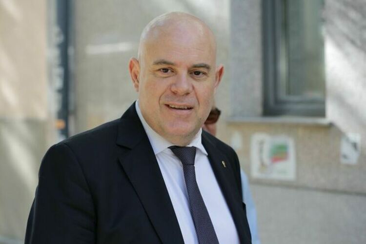 ВСС гледа отстраняването на Гешев