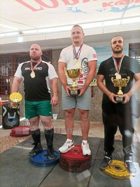 Клуб „Юнак”от Кърджали обра медалите на републиканското първенство по силов трибой