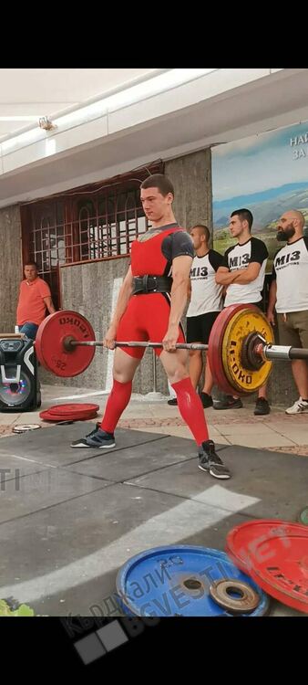 Клуб „Юнак”от Кърджали обра медалите на републиканското първенство по силов трибой