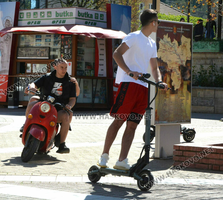 Община Хасково и „Пътна полиция“ с кампания за електрически тротинетки и велосипеди