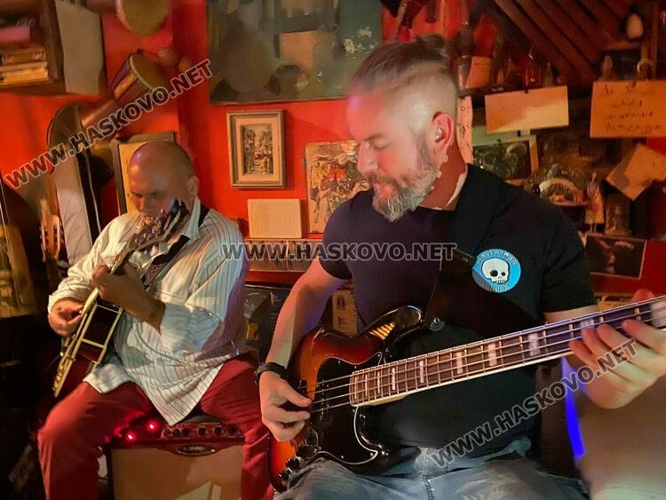 Дейвид Дауър трио свириха копаница в клуб “Ралица“ в Хасково