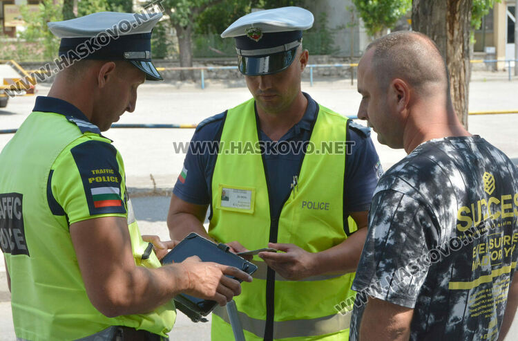 Задържаха водач с 3 вида дрога, стартира спецакция в Хасковско