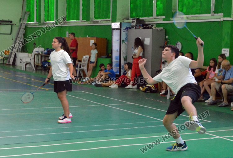 Силен международен турнир по бадминтон започна в Хасково
