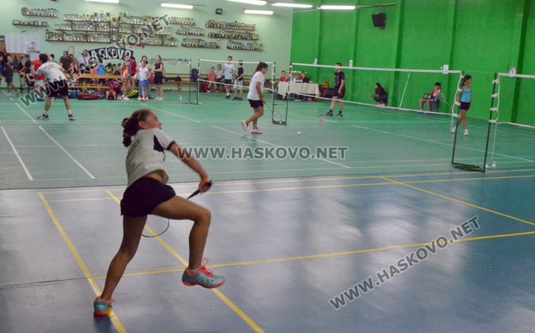 Силен международен турнир по бадминтон започна в Хасково