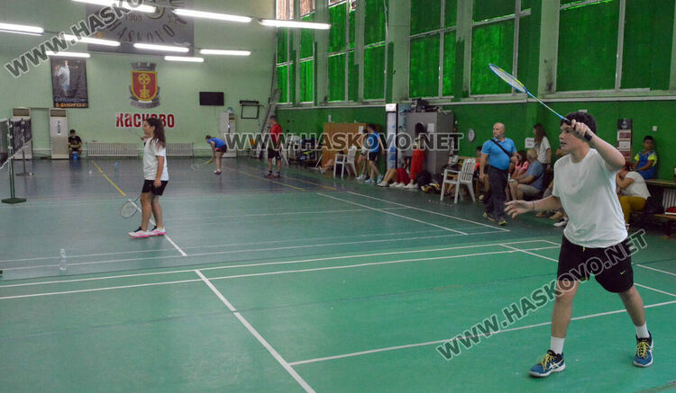 Силен международен турнир по бадминтон започна в Хасково