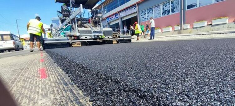 Започна полагането на първия слой асфалт по улица &bdquo;Освобождение&ldquo; в кв. Тева