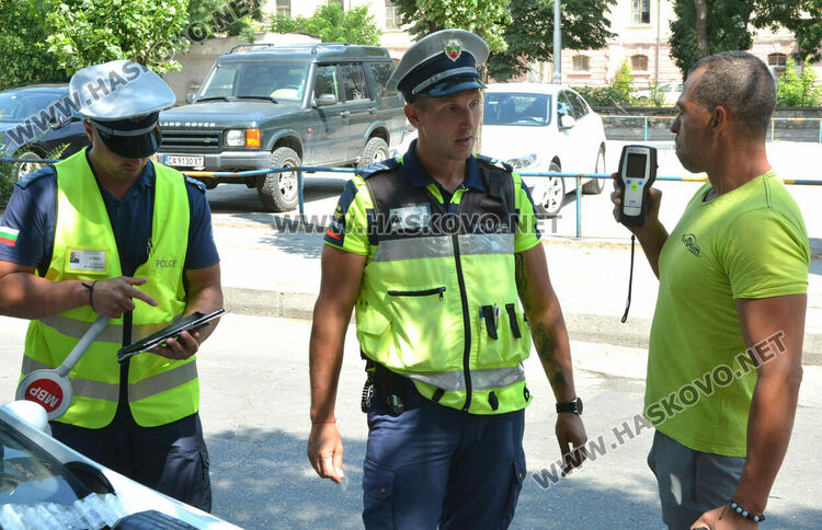 Задържаха водач с 3 вида дрога, стартира спецакция в Хасковско