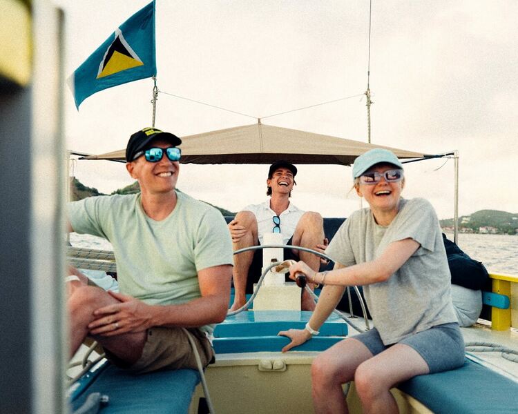 Фантастични приятели – пътешественическа документална поредица с близнаците Джеймс и Оливър Фелпс в HBO Max от 9 юли