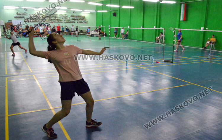 Силен международен турнир по бадминтон започна в Хасково