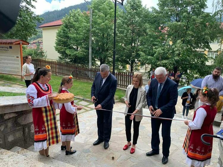 Обновеният градски парк  на Чепеларе бе официално открит днес