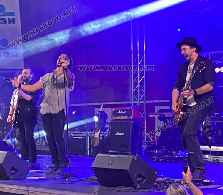 Млади таланти от Хасково получиха музикални инструменти от кампанията  „Подари мечта“