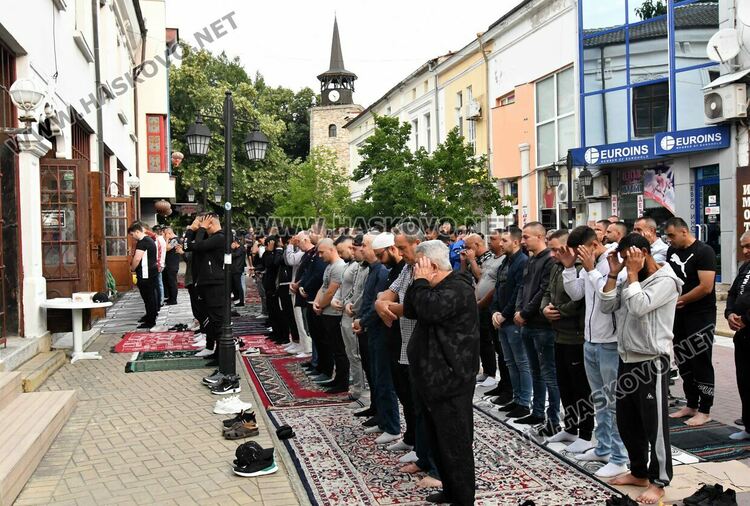 Хасковските мюсюлмани с първа молитва за Курбан Байрам