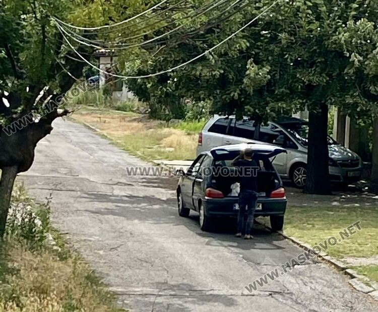 Читател: Метат липа от улица в Хасково