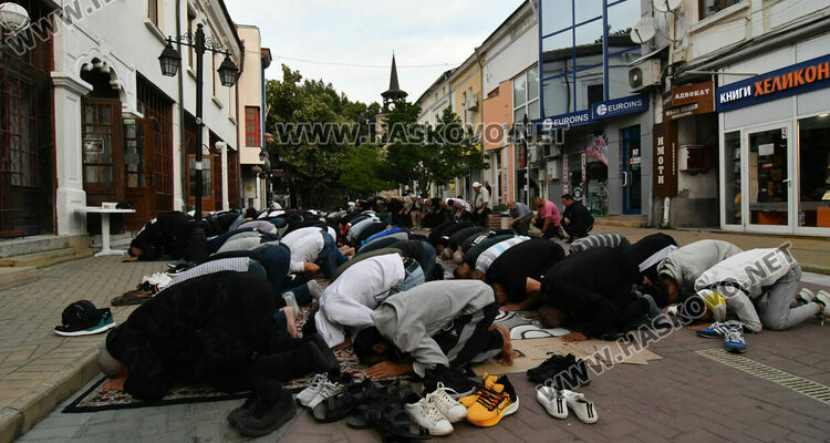 Хасковските мюсюлмани с първа молитва за Курбан Байрам