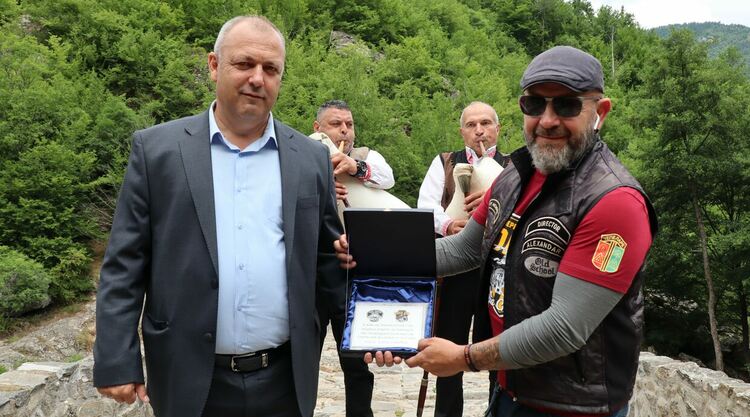 Мотоциклетисти от България, Гърция и Турция собственици на „Харли Дейвидсън“ посетиха Дяволския мост