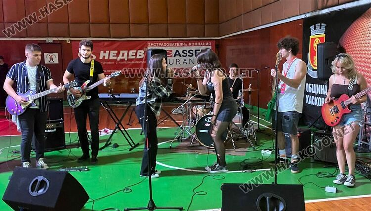 Млади таланти от Хасково получиха музикални инструменти от кампанията  „Подари мечта“