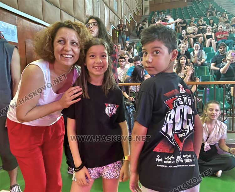 Млади таланти от Хасково получиха музикални инструменти от кампанията  „Подари мечта“