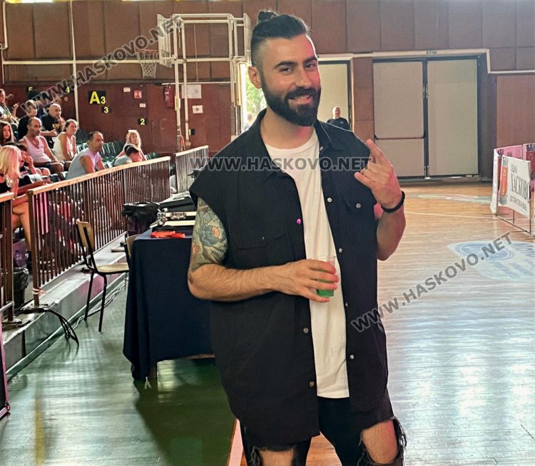 Млади таланти от Хасково получиха музикални инструменти от кампанията  „Подари мечта“