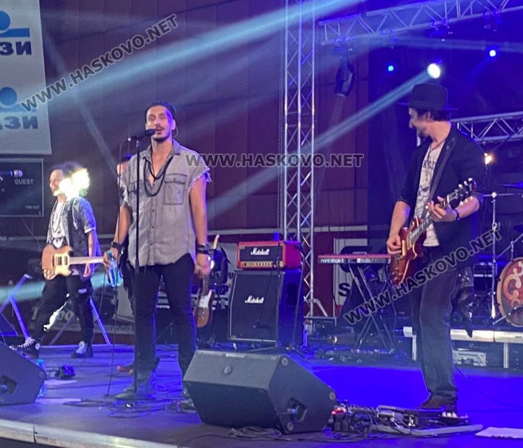 Млади таланти от Хасково получиха музикални инструменти от кампанията  „Подари мечта“