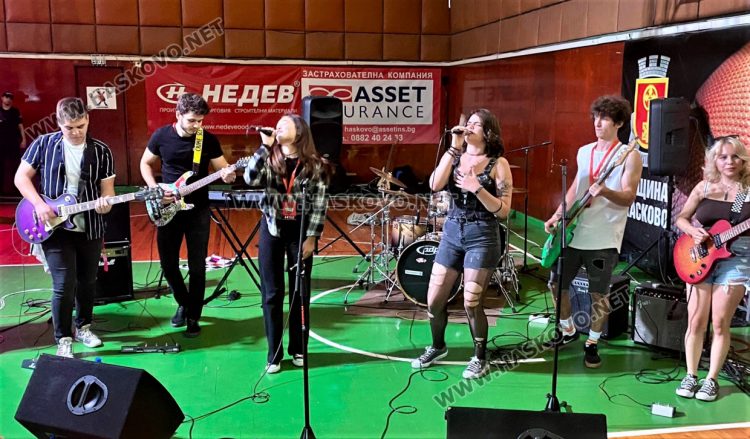 Млади таланти от Хасково получиха музикални инструменти от кампанията  „Подари мечта“