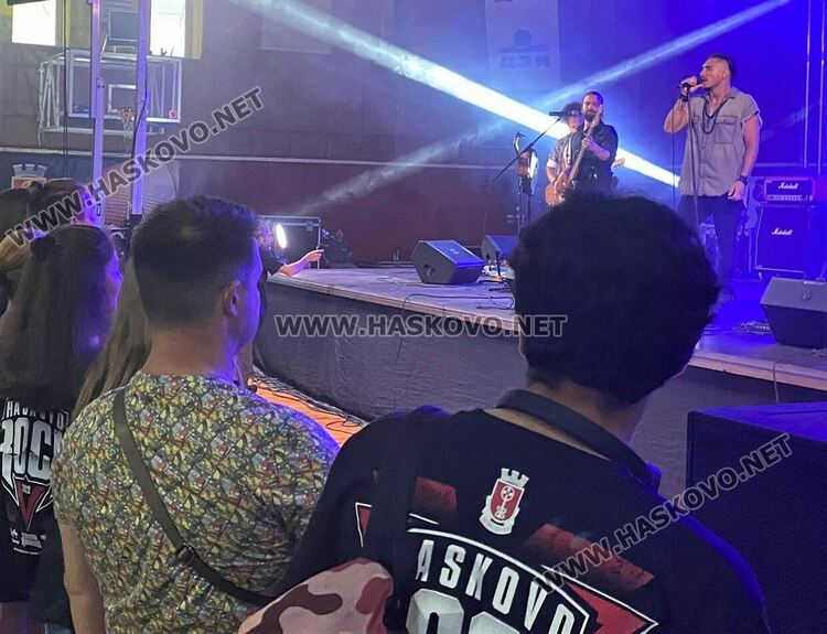 Млади таланти от Хасково получиха музикални инструменти от кампанията  „Подари мечта“