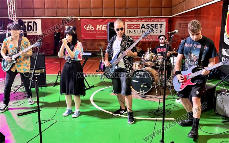 Млади таланти от Хасково получиха музикални инструменти от кампанията  „Подари мечта“