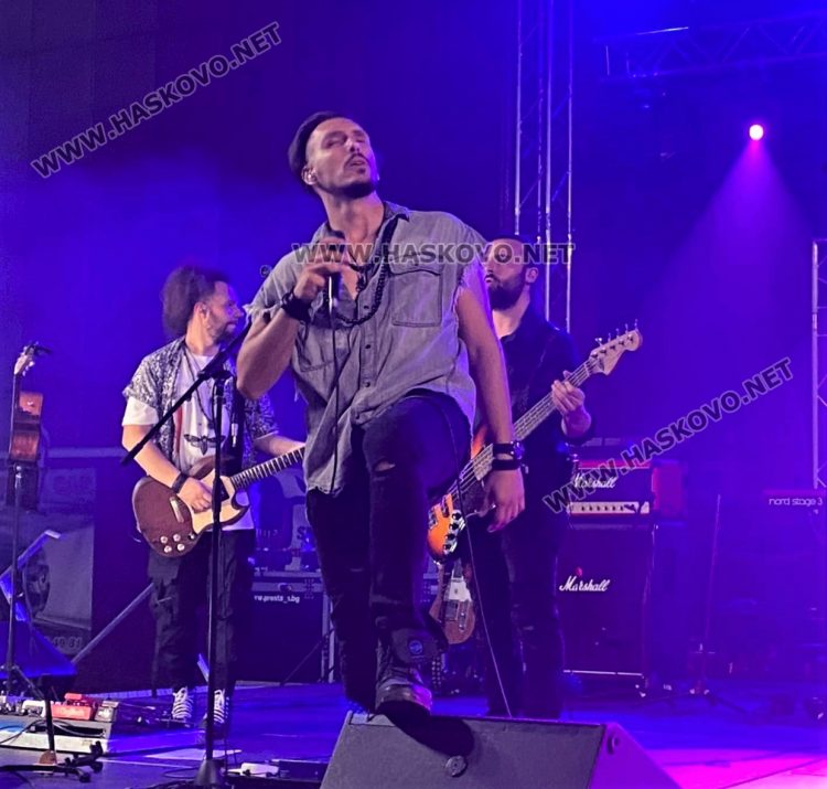 Млади таланти от Хасково получиха музикални инструменти от кампанията  „Подари мечта“