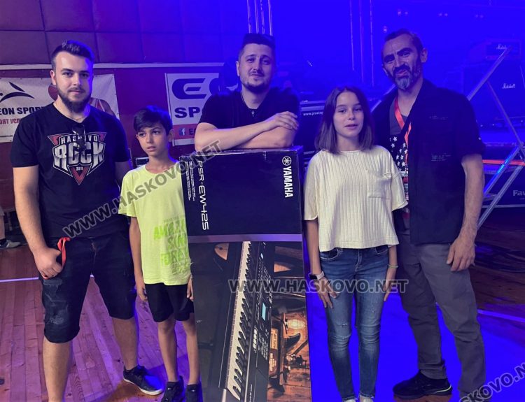Млади таланти от Хасково получиха музикални инструменти от кампанията  „Подари мечта“