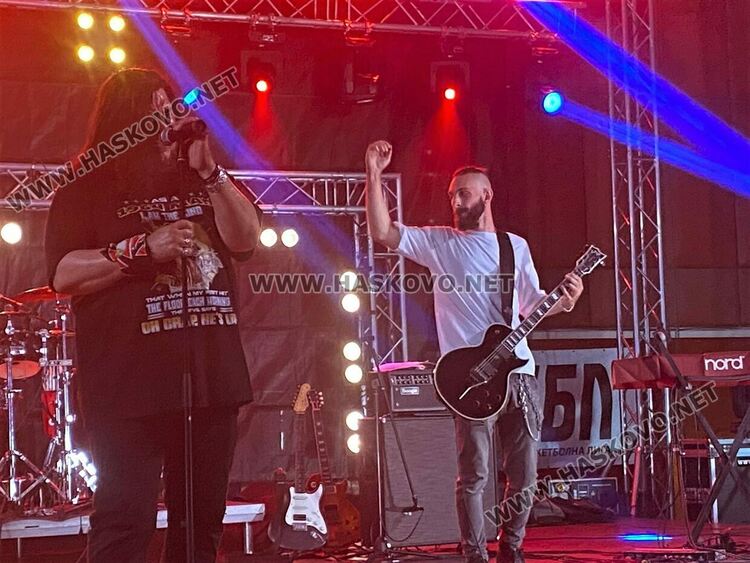 Млади таланти от Хасково получиха музикални инструменти от кампанията  „Подари мечта“