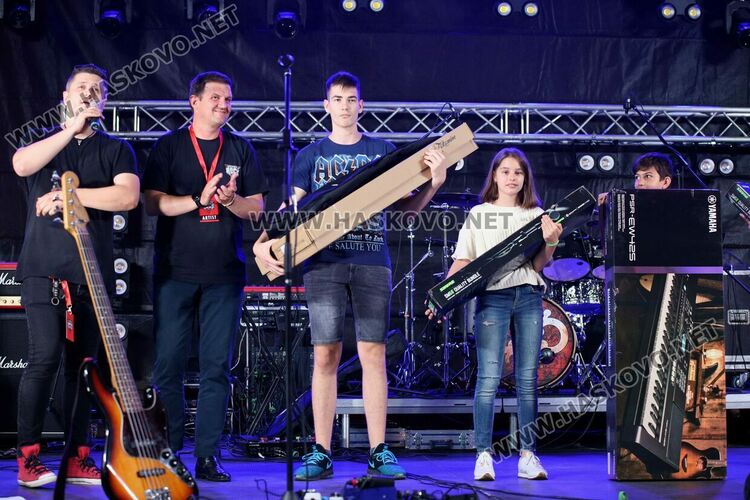 Млади таланти от Хасково получиха музикални инструменти от кампанията  „Подари мечта“