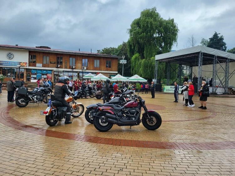 Рев на мотори "Харли Дейвидсън" огласи Чепеларе /галерия/