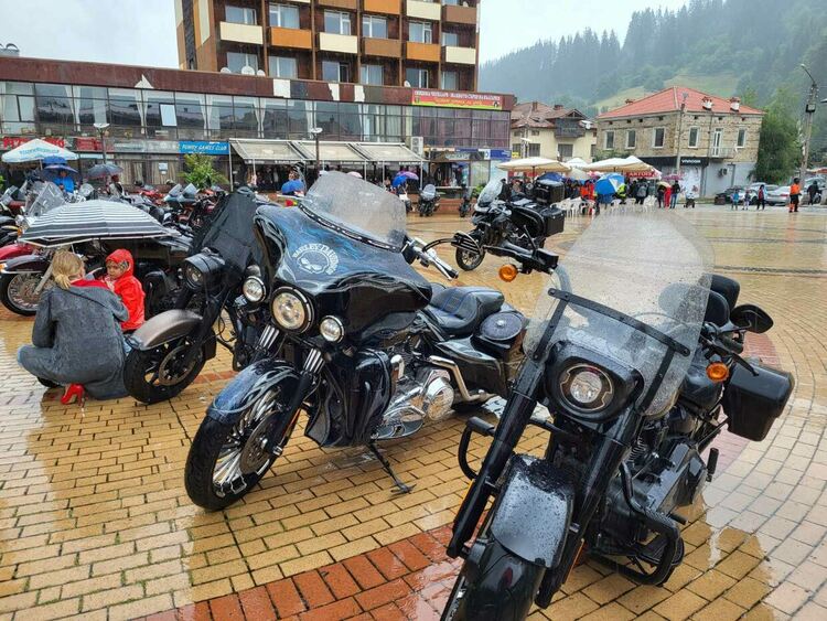 Рев на мотори "Харли Дейвидсън" огласи Чепеларе /галерия/