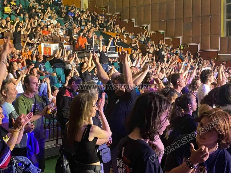 Рок взрив в зала „Дружба“