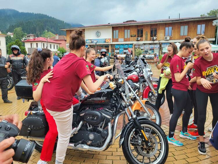 Рев на мотори "Харли Дейвидсън" огласи Чепеларе /галерия/