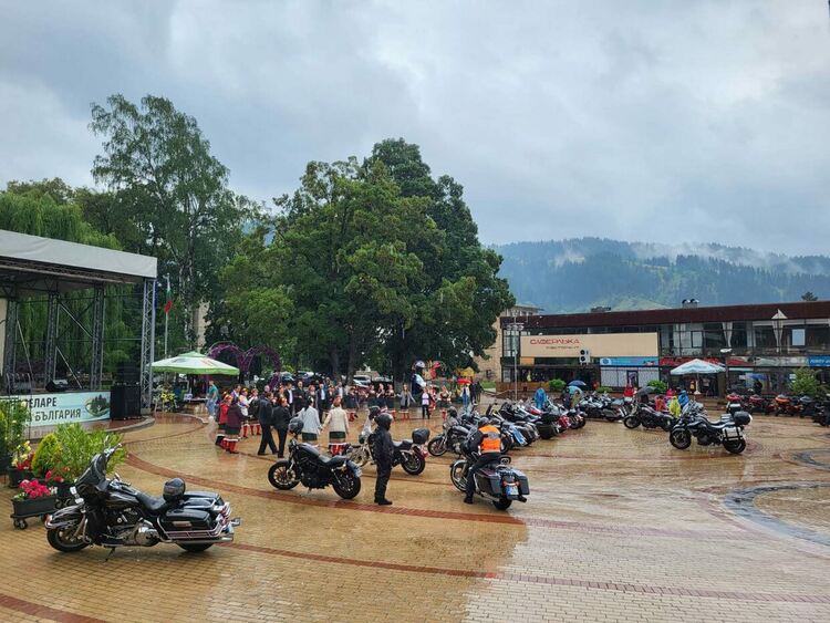 Рев на мотори "Харли Дейвидсън" огласи Чепеларе /галерия/