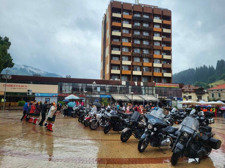 Рев на мотори "Харли Дейвидсън" огласи Чепеларе /галерия/