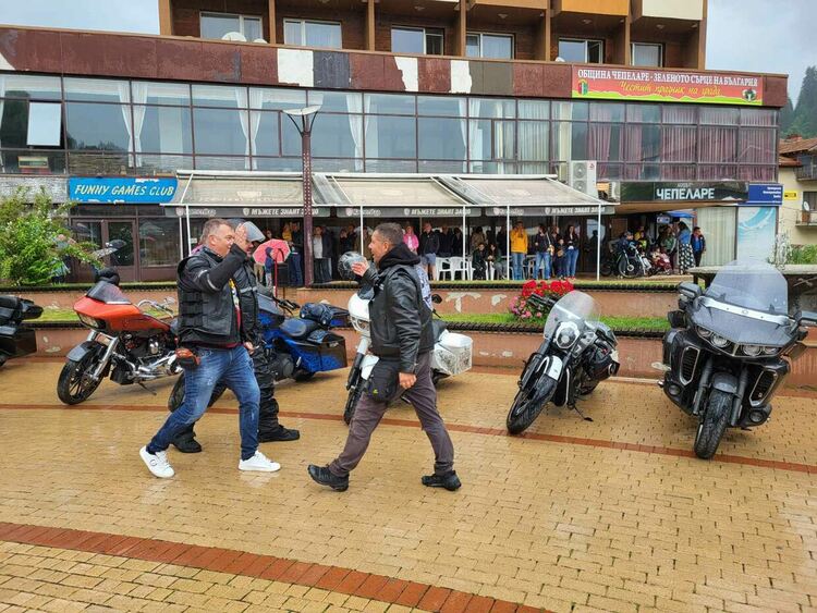 Рев на мотори "Харли Дейвидсън" огласи Чепеларе /галерия/