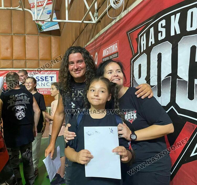 Рок взрив в зала „Дружба“