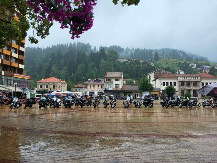 Рев на мотори "Харли Дейвидсън" огласи Чепеларе /галерия/