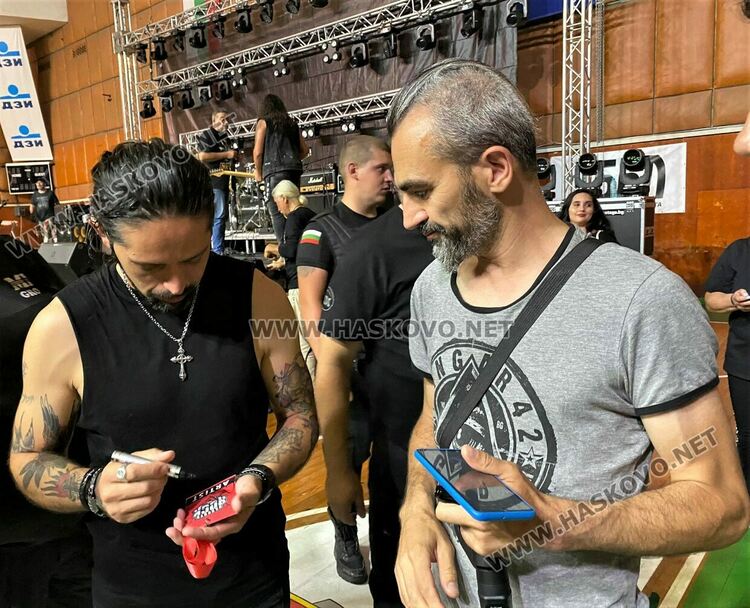 Рок взрив в зала „Дружба“