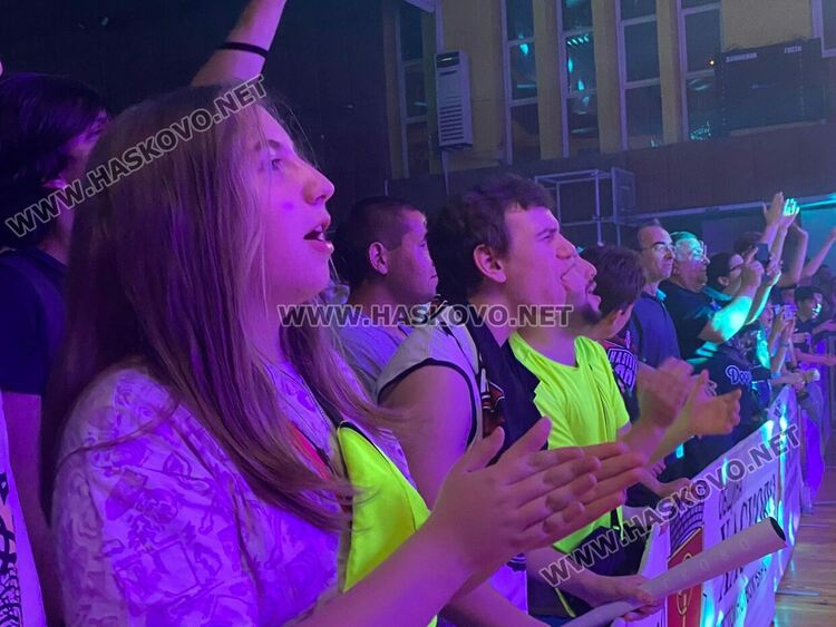 Рок взрив в зала „Дружба“