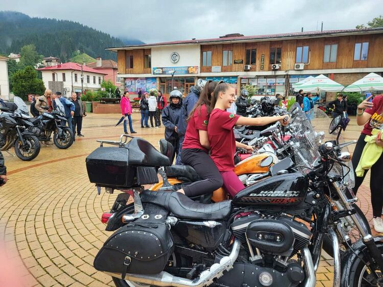 Рев на мотори "Харли Дейвидсън" огласи Чепеларе /галерия/