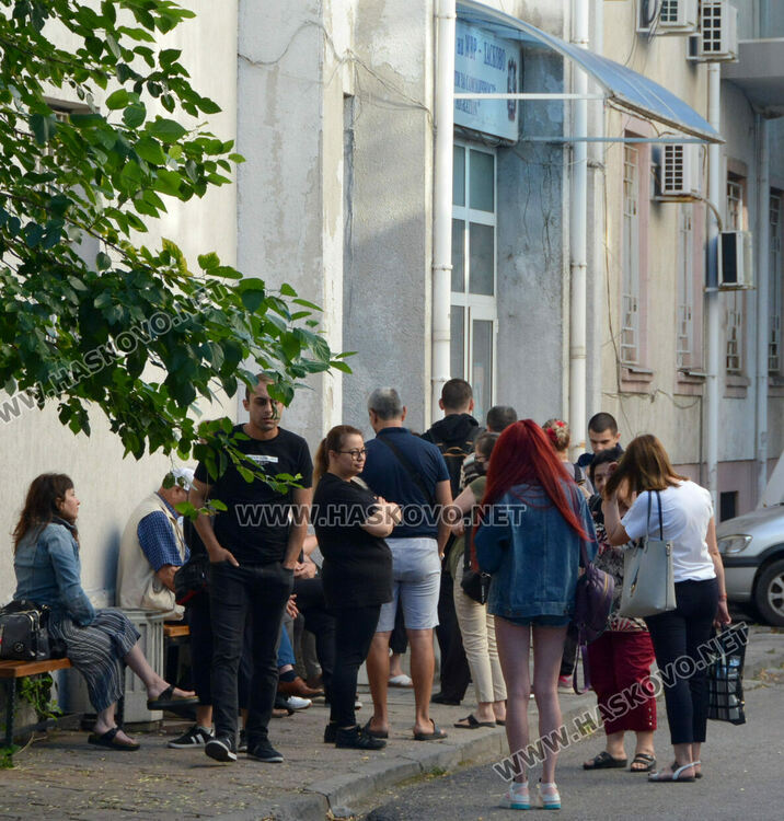 Опашка пред Паспортна служба в Хасково на Курбан Байрам