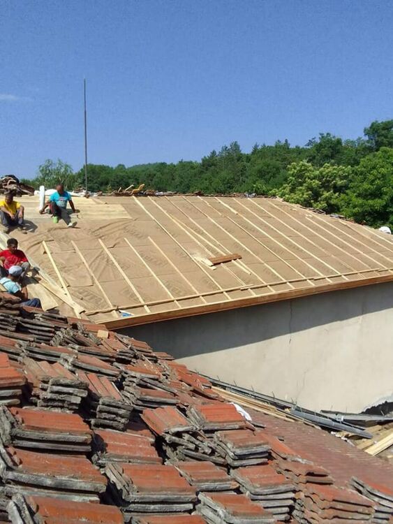 Голяма част от покрива на Регионалния исторически музей в Перник вече е обновена