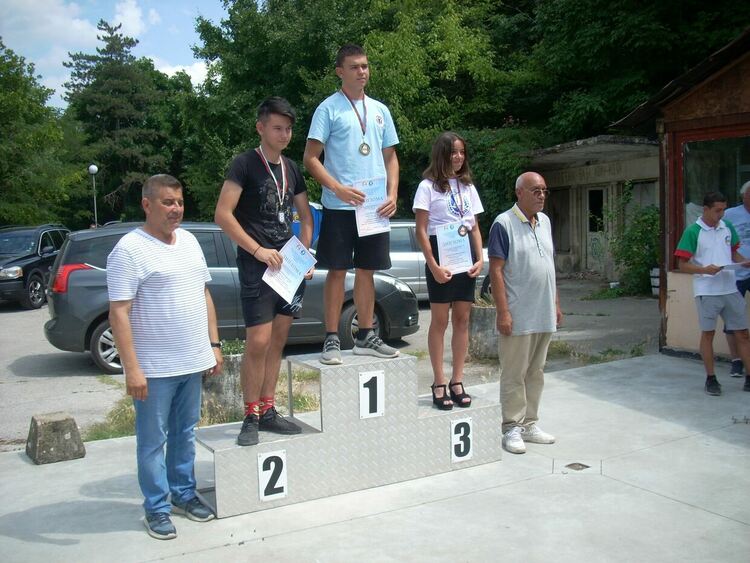 Поредни отличия на участниците от клуба по корабомоделизъм към ОП "Детски и младежки център"