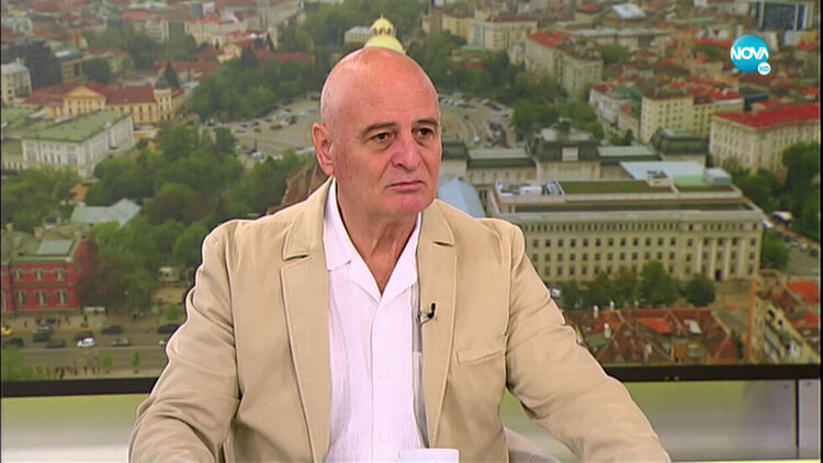 Радулов: Има много служители като Радева, фрапантни девойки, които обичат да се обличат в униформа