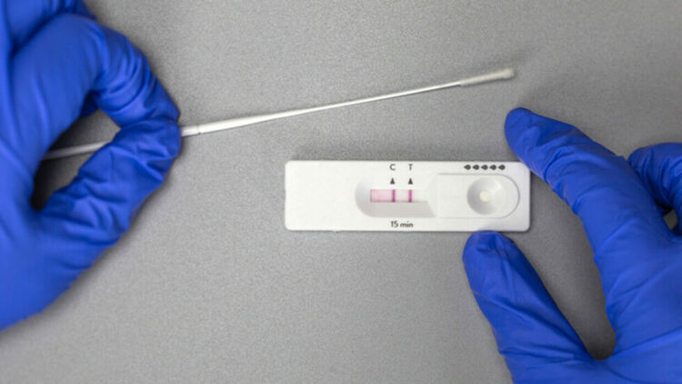 МЗ връща безплатните бързи антигенни тестове при джипитата