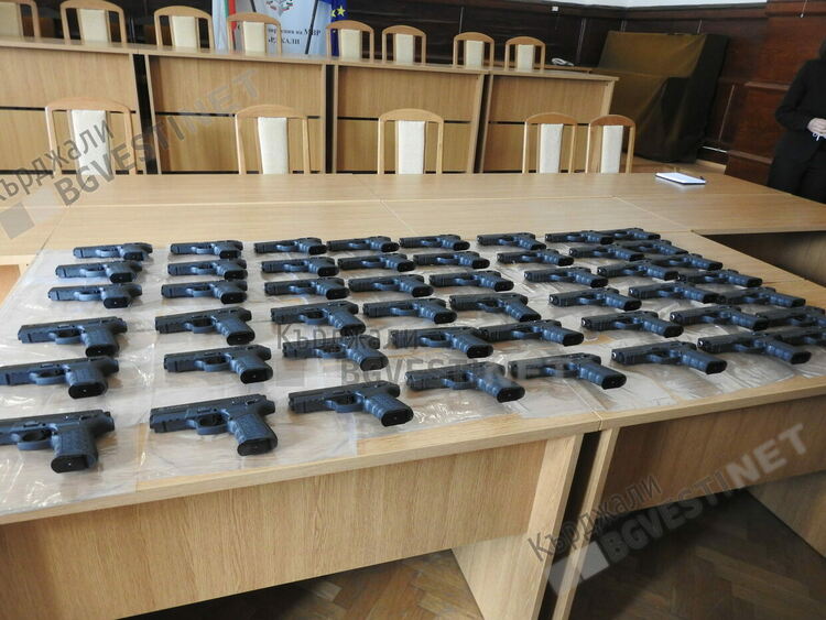 Трафикантът на пистолетите се отърва с условна присъда