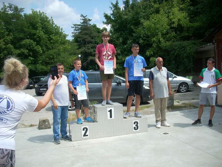 Поредни отличия на участниците от клуба по корабомоделизъм към ОП "Детски и младежки център"