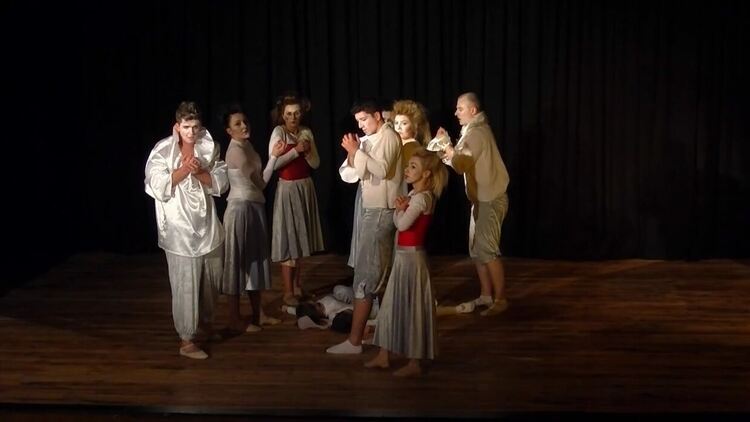 Премиера на авторски танцов спектакъл за ябълката на раздора се състоя в НЧ „Обединение 1913”